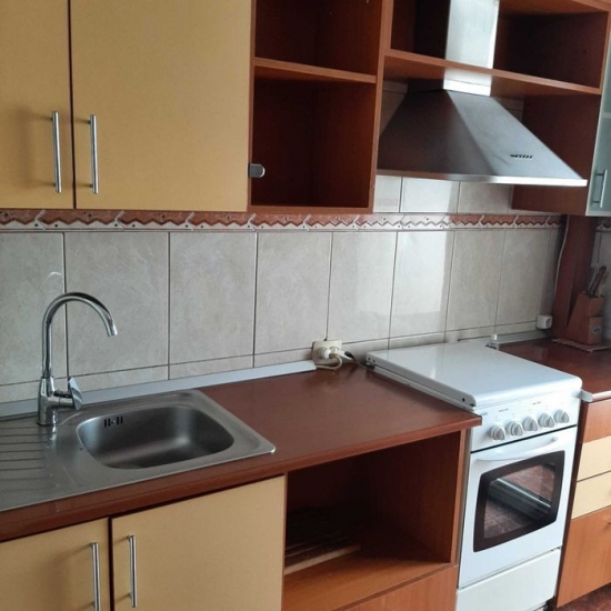 De inchiriat ! Apartament cu trei camere situat in zona Hala Centrala